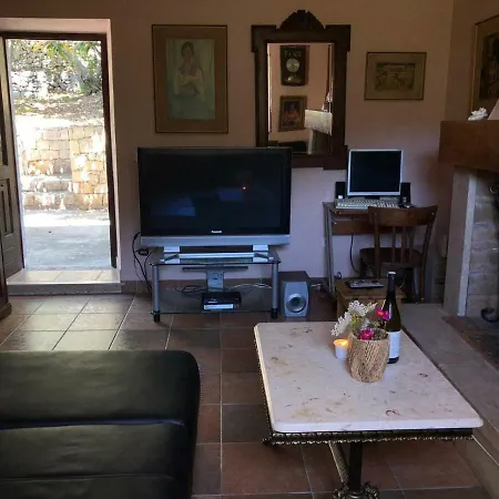 Holiday home Kastel Zrnovo