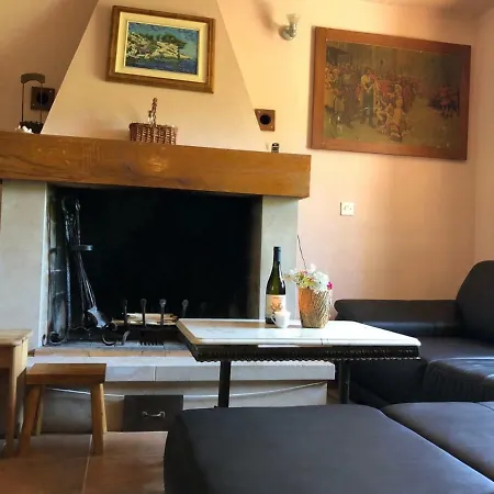 Holiday home Kastel Zrnovo